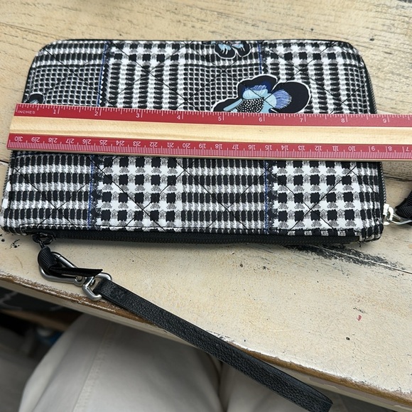 Vera Bradley RFID Wristlet Purse On The Go in Bedford Plaid Twill - Picture 4 of 6